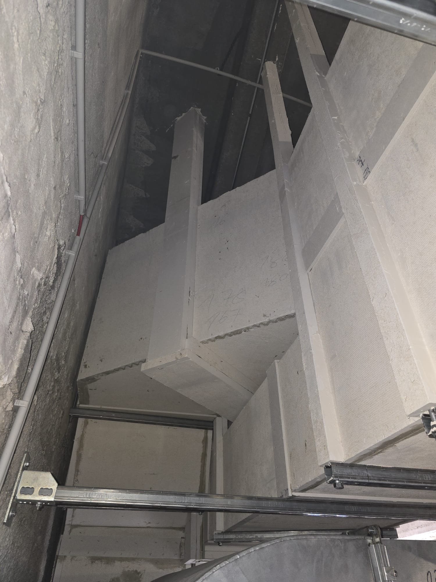 Feuerwiderstandsfähiger Entrauchungskanal (MRA) H+M Deggendorf gallery